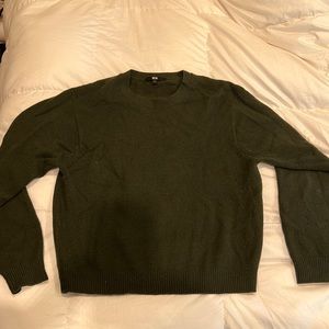 Uniqlo 100% wool olive green crewneck sweater
